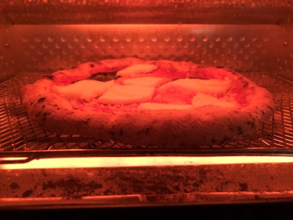 東急ベル「SALUS ONLINE MARKET」の冷凍ピザ「マルゲリータピッツァ」オーブントースターで焼く