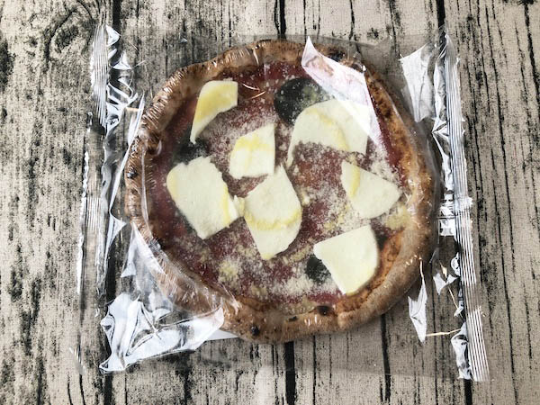 東急ベル「SALUS ONLINE MARKET」の冷凍ピザ「マルゲリータピッツァ」冷凍状態
