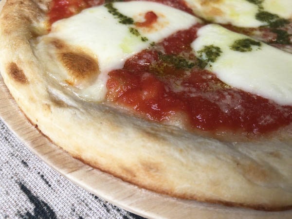 トロナジャパン「本当に旨いピッツァが食べたい。」マルゲリータの生地