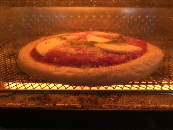 トロナジャパン「本当に旨いピッツァが食べたい。」マルゲリータをオーブントースターで焼く