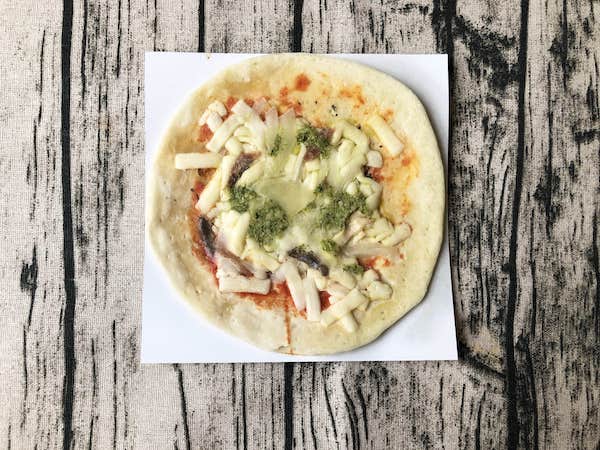 ヴァッラータの冷凍ピザ「オニオンとアンチョビのジェノバ風ピッツァ」の冷凍状態