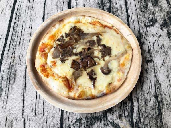 ヴァッラータの冷凍ピザ「ポルチーニ茸の香りの木の子ピッツァ」出来上がり！
