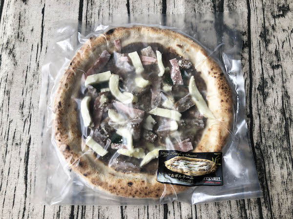 チェザリの冷凍ピザ「匠ピッツァ・トリュフ&ポルチーニ」の冷凍状態