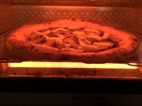 チェザリの冷凍ピザ「匠ピッツァ・トリュフ&ポルチーニ」をオーブントースターで焼く