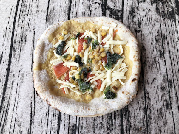 フォンターナの冷凍ピザ「信州サーモンと菜の花のカルボナーラピッツァ」冷凍状態