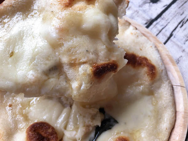 フォンターナの冷凍ピザ「大人のクアトロフォルマッジ」