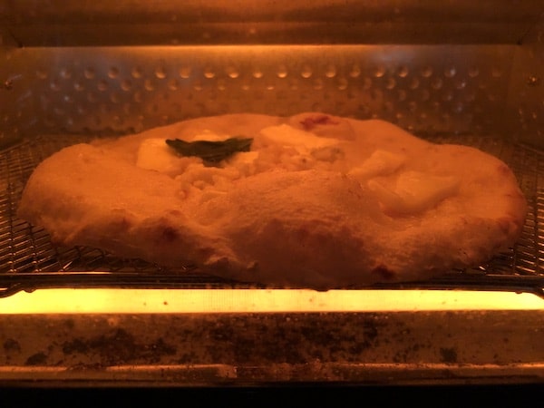 フォンターナの冷凍ピザ「大人のクアトロフォルマッジ」をオーブントースターで焼く