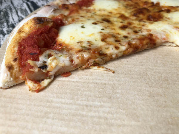 picard（ピカール）の冷凍ピザ「ピッツァマルゲリータ」の断面