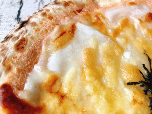 ビッグベアーズの冷凍ピザ「博多めんたいくりーむピザ」の餅