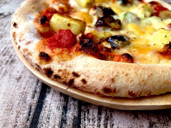 フォンターナの冷凍ピザ「地中海野菜のオルトラーナピッツァ」の生地