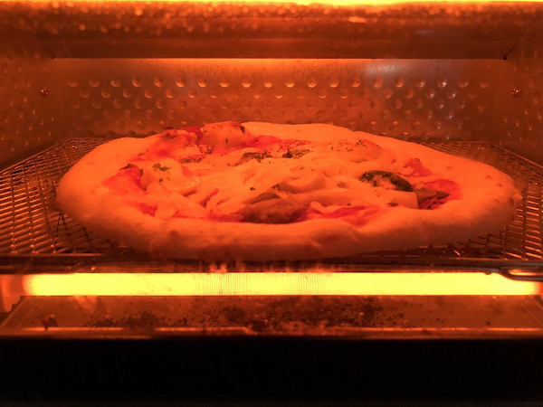 フォンターナの冷凍ピザ「地中海野菜のオルトラーナピッツァ」を焼く