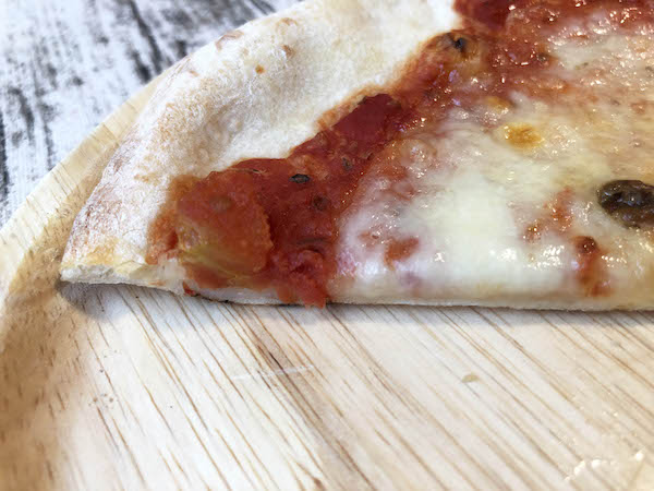 フォンターナの冷凍ピザ「ロマーナ」の断面