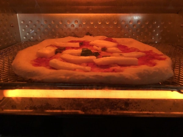 フォンターナの冷凍ピザ「ロマーナ」をオーブントースターで焼く