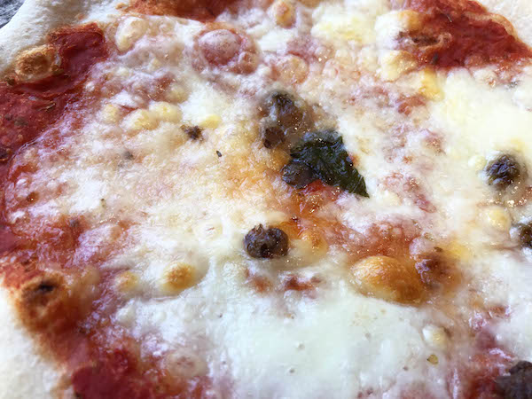 フォンターナの冷凍ピザ「ロマーナ」のアンチョビ