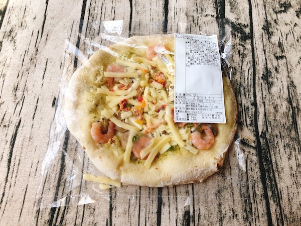 薪窯ナポリピザ フォンターナの冷凍ピザ「小エビとマッシュルームのジェノベーゼ」のパッケージ