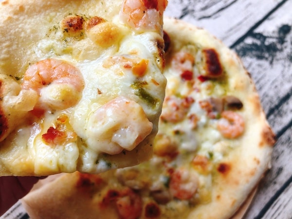 薪窯ナポリピザ フォンターナの冷凍ピザ「小エビとマッシュルームのジェノベーゼ」