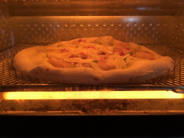 薪窯ナポリピザ フォンターナの冷凍ピザ「小エビとマッシュルームのジェノベーゼ」をオーブントースターで焼く