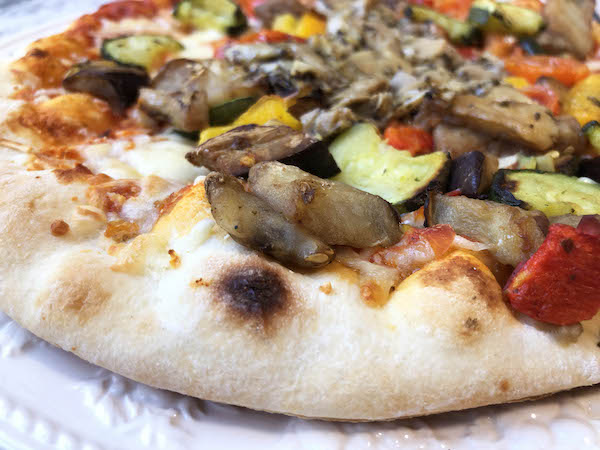 picard（ピカール）の冷凍ピザ「四季のBIO野菜のピッツァ」の生地