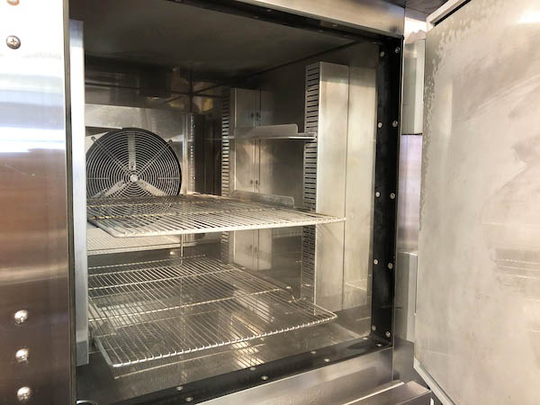 ツジ・キカイの急速冷凍庫「ブラストチラー&ショックフリーザー」の上部冷凍庫