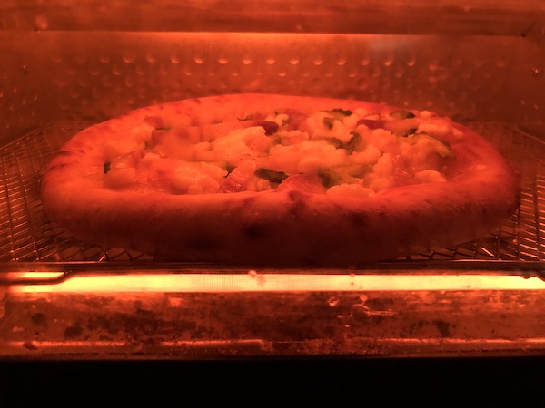 Pizzeria da ENZOの冷凍ピザ「ゴーヤチャンプルのピッツァ」をオーブントースターで焼く