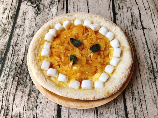 淡路島勘太郎ピザの冷凍ピザ「淡路島なるとオレンジとホワイトチョコ」冷凍状態