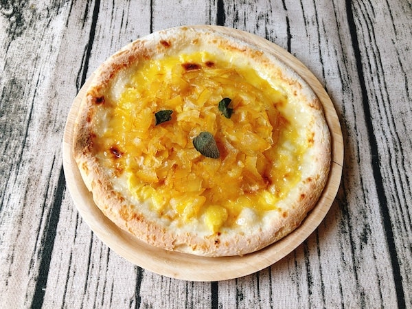 淡路島勘太郎ピザの冷凍ピザ「淡路島なるとオレンジとホワイトチョコ」出来上がり！