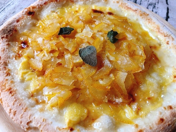 淡路島勘太郎ピザの冷凍ピザ「淡路島なるとオレンジとホワイトチョコ」ママレード