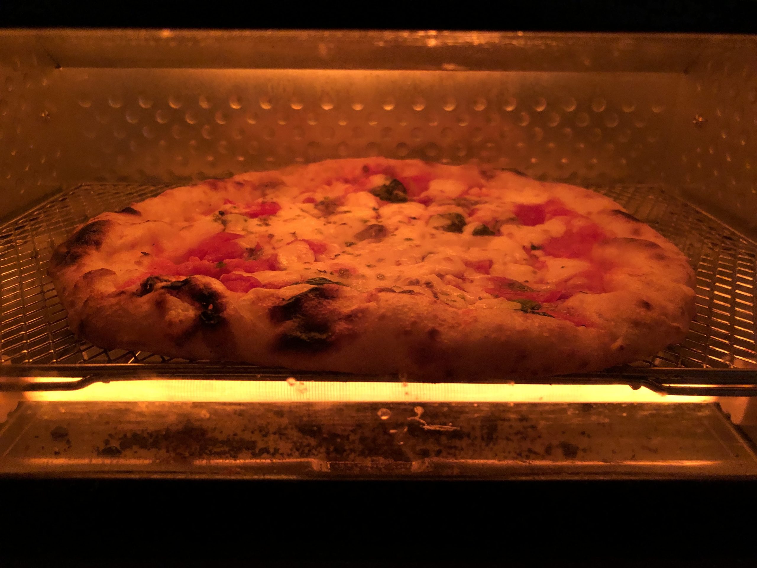 「PIZZERIA Bakka M'unica（バッカムニカ）」の冷凍ピザ「ロマーナ」をオーブントースターで焼く