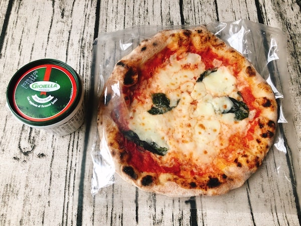 「PIZZERIA Bakka M'unica（バッカムニカ）」の冷凍ピザ「究極のマルゲリータ」冷凍状態