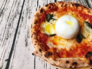 【贅沢ブッラータ】バッカムニカの冷凍ピザ「究極のマルゲリータ」は採算度外視のゴージャス感！