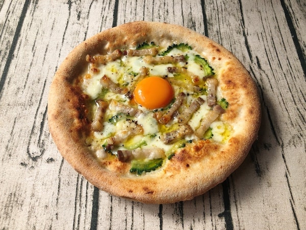 Pizzeria da ENZOの冷凍ピザ「ゴーヤチャンプルのピッツァ」出来上がり！