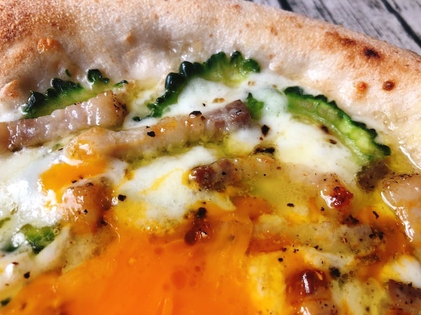 Pizzeria da ENZOの冷凍ピザ「ゴーヤチャンプルのピッツァ」