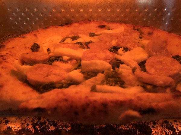 チェザリの冷凍ピザ「匠ピッツァ・サルシッチャ＆フリアリエッリ」をオーブントースターで焼く