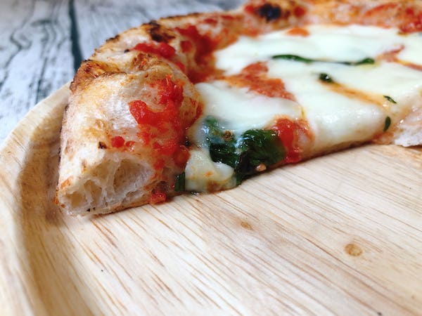 ダ・グランツァの冷凍ピザ「マルゲリータ」の断面
