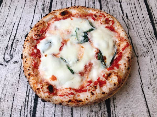 ダ・グランツァの冷凍ピザ「マルゲリータ」冷凍状態