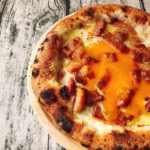 人気店ダ・グランツァの冷凍ピザ「カルボナーラ」新発売!卵黄とろ〜り!