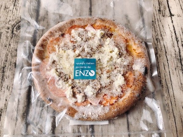 Pizzeria da ENZOの冷凍ピザ「もとぶ牛のミートラバー」冷凍状態
