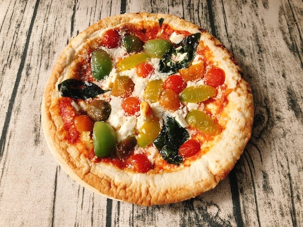 ビッグベアーズの冷凍ピザ「カラフルトマトのマルゲリータ」冷凍状態