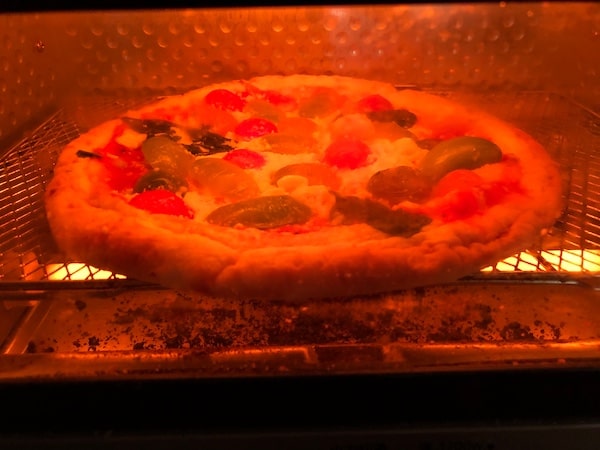 ビッグベアーズの冷凍ピザ「カラフルトマトのマルゲリータ」をオーブントースターで焼く