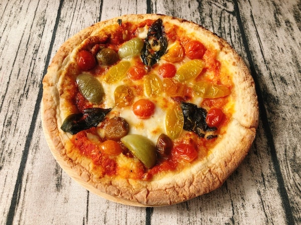 ビッグベアーズの冷凍ピザ「カラフルトマトのマルゲリータ」出来上がり！