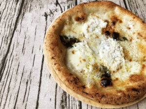 【無解凍電子レンジ対応】チェザリの冷凍ピザ「匠ピッツァ・クアトロフォルマッジ」をお取り寄せ！