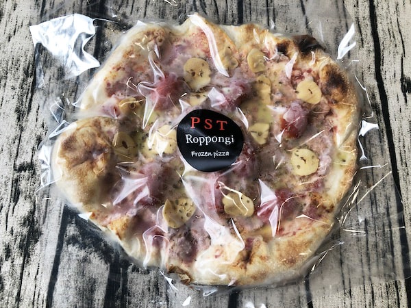 PST Roppongiの冷凍ピザ「特別なマリナーラ」のパッケージ