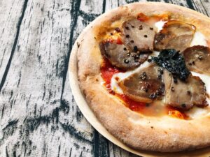 山のはちみつ屋の冷凍ピザ「はちみつポークのピザ」を口コミレビュー！