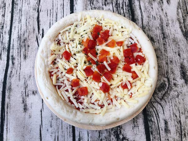 コープの冷凍ピザ「ナポリ風ピッツァ・マルゲリータ」冷凍状態