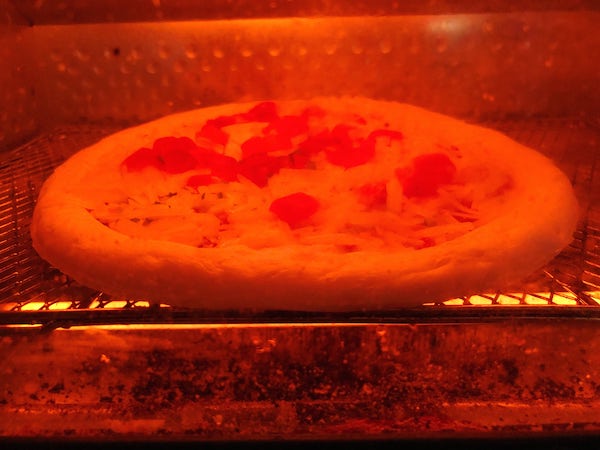 コープの冷凍ピザ「ナポリ風ピッツァ・マルゲリータ」をオーブントースターで焼く