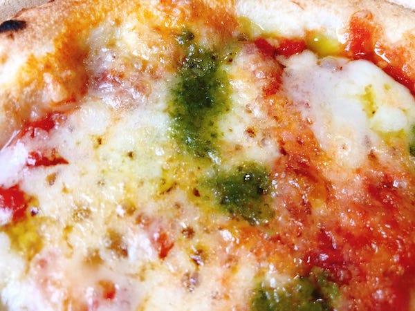 ファミリーマートお母さん食堂プレミアムの冷凍ピザ「マルゲリータピッツァ」