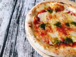 【今井憲シェフ監修】ファミマの冷凍ピザ・マルゲリータを口コミ【お母さん食堂プレミアム】