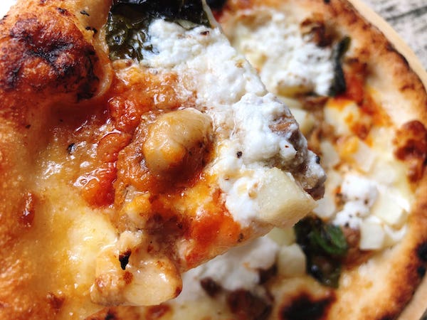 チェザリの冷凍ピザ「匠ピッツァ・ドンアドルフォ」のトッピング
