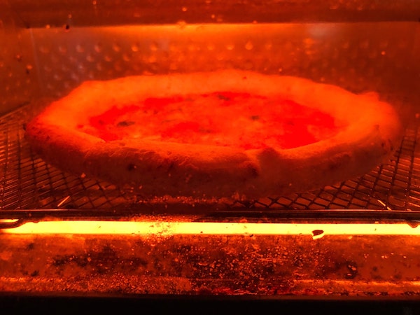 山のはちみつ屋の冷凍ピザ「マリナーラ」をオーブントースターで焼く