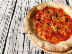 山のはちみつ屋の冷凍ピザ「マリナーラ」を口コミレビュー!味変で2度美味しい